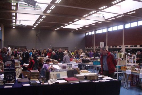 83. Benefiz-Bücherflohmarkt in der TVA-Halle