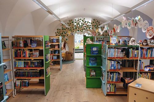 Vorlesetag: Anne Hassel liest in der Stadtbibliothek Aschaffenburg